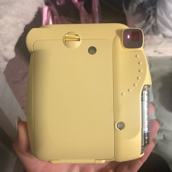 yellow instax mini 8 polaroid camera - Picture 2 of 4
